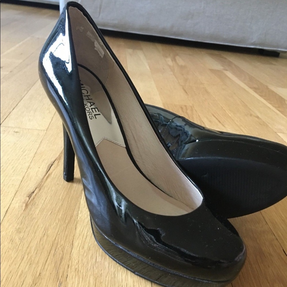 Michael Kors Ionna Black Patent Leather. Size 5.5